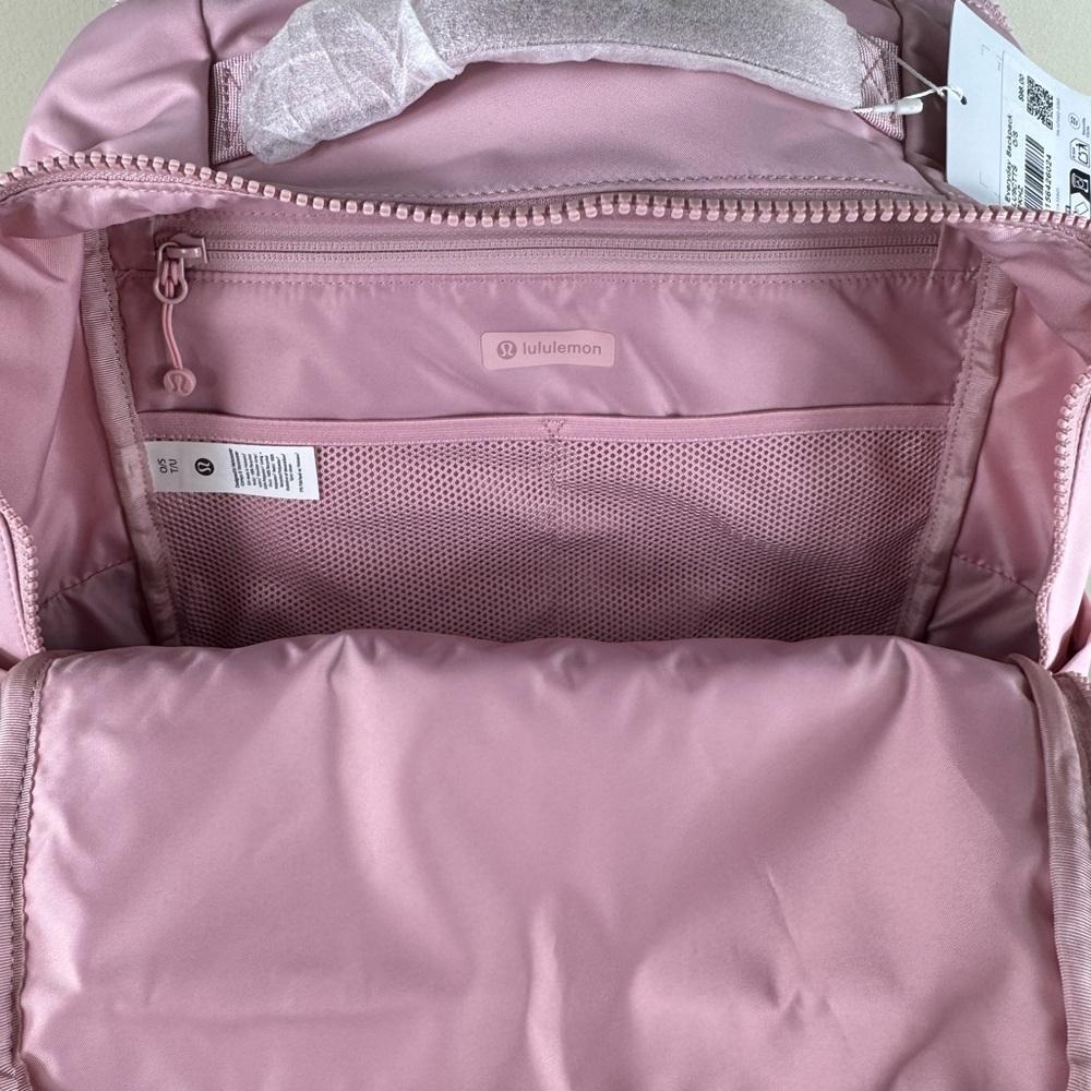 Lululemon Everyday Backpack. NWT - Picture 8 of 9